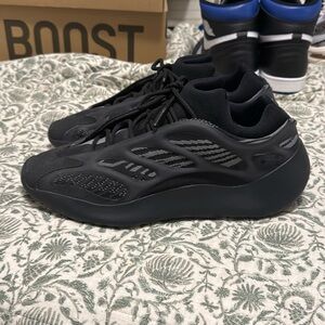 Yeezy 700 v3 Alvah Size 12 Used 9.5/10 condition